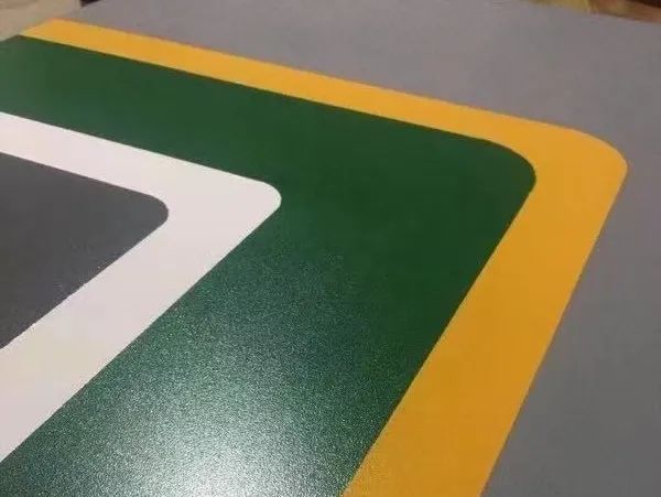 地下停車場無振動(dòng)防滑坡道施工流程分享，地下車庫水性防滑坡道